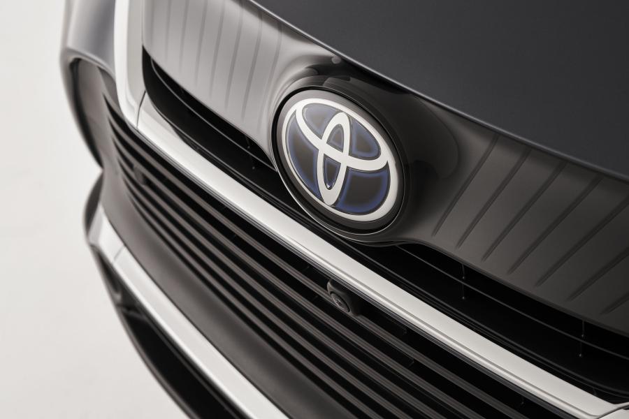 Логотип Toyota Venza Hybrid Limited 2020 года  (фото 24 из 41)
